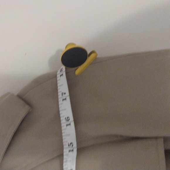 Burberry Trench Coat with Removable Wool Lining - Picture 5 of 16